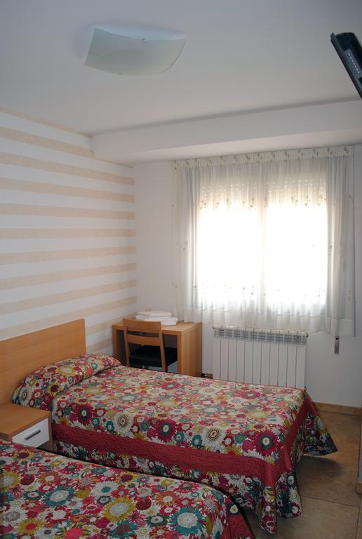 Hostal La Cortijana Logroño Esterno foto