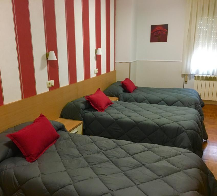 Hostal La Cortijana Logroño Esterno foto