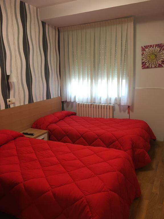 Hostal La Cortijana Logroño Esterno foto